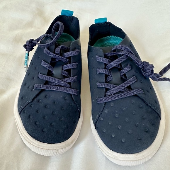 Native Lightweight Sneakers - Picture 2 of 5